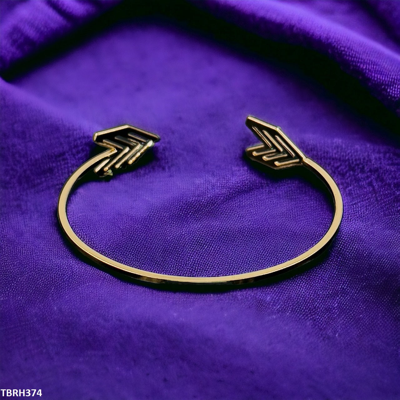 TBRH374 QWN Plain Arrow Bracelet - CBRH