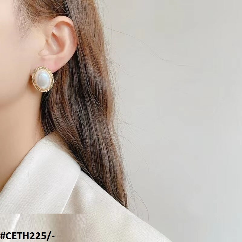 CETH225 SKM Oval Pearl Stud Ear Tops Pair - CETH