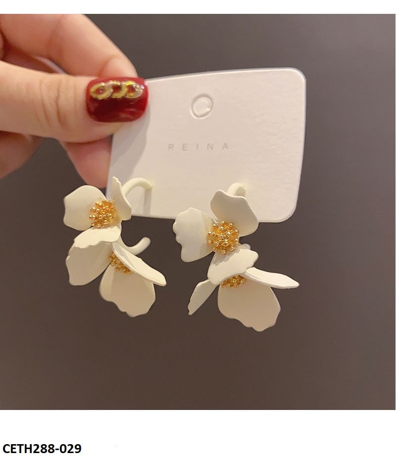 CETH288 YQG White Flower Stud Tops Pair - CETH