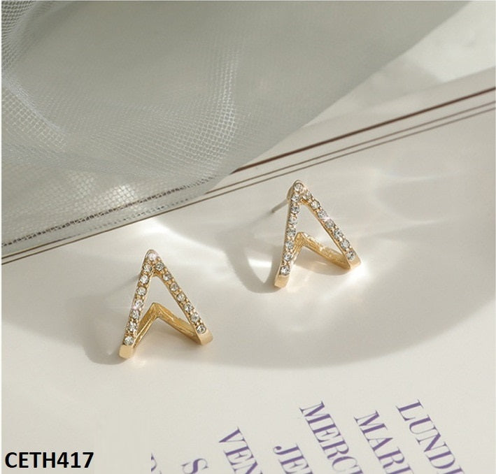 CETH417 WKO Curved Heart Stud Tops Pair - CETH