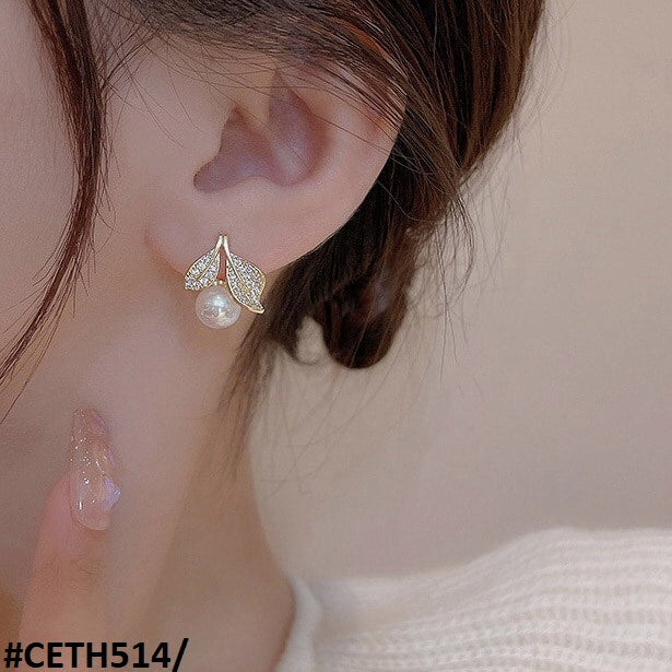 CETH514 YYZ Leaf Pearl Stud Tops Pair - CETH