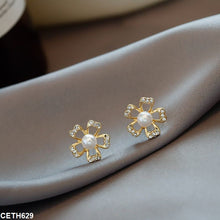 CETH629 SIQ Flower Pearl Ear Tops Pair - CETH
