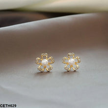 CETH629 SIQ Flower Pearl Ear Tops Pair - CETH