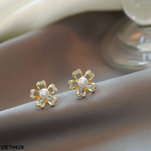 CETH629 SIQ Flower Pearl Ear Tops Pair - CETH