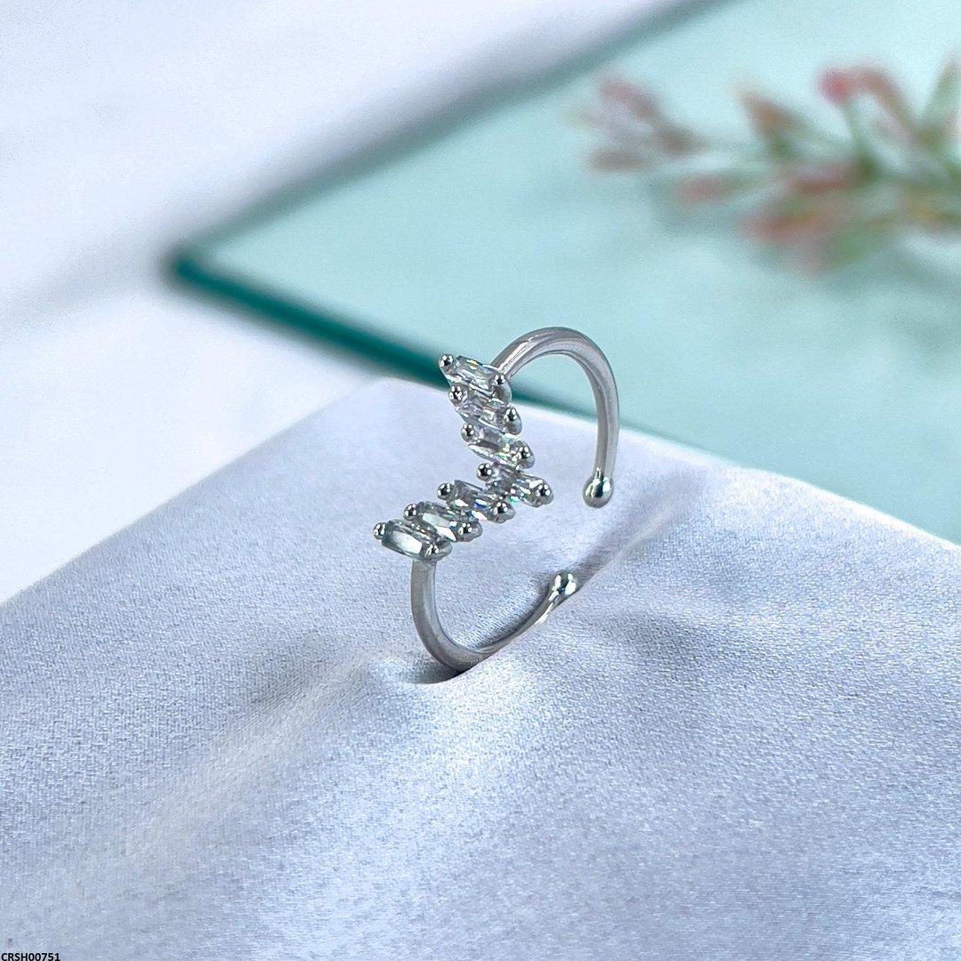 CRSH00751 QWN Dainty Crown Ring - CRSH