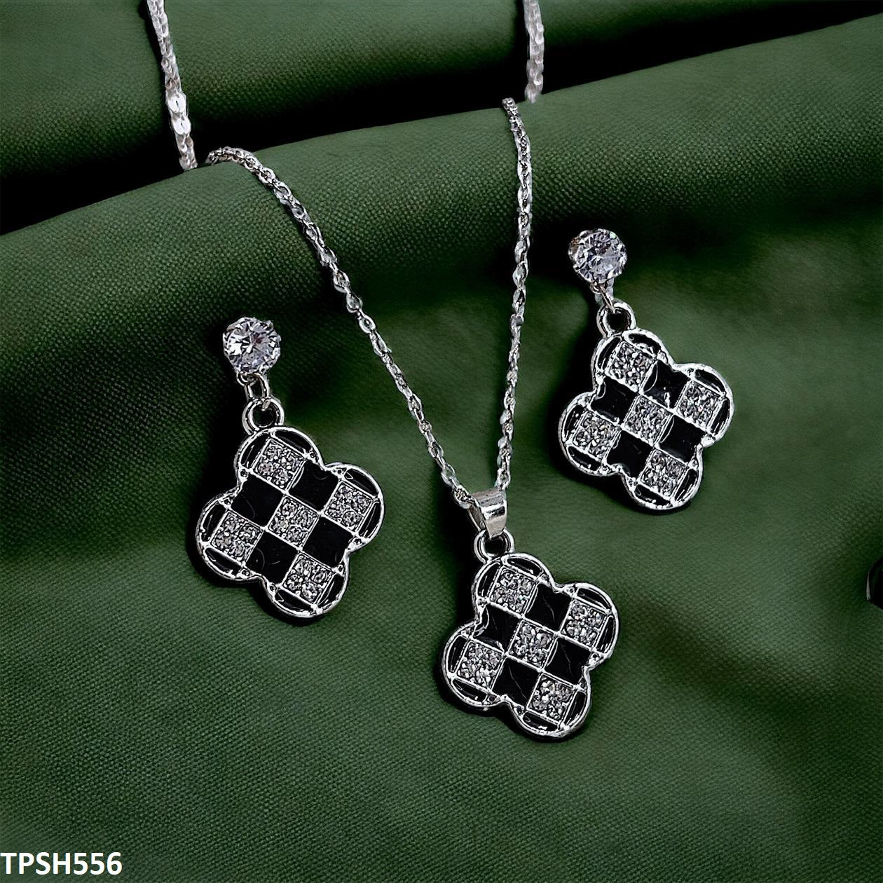 TPSH556 GCQ Chess Board Pendent Set - TPSH