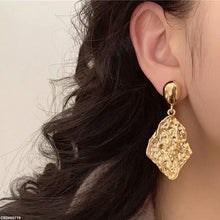CEDH00719 YHC Oval Leaf Drop Earrings - CEDH