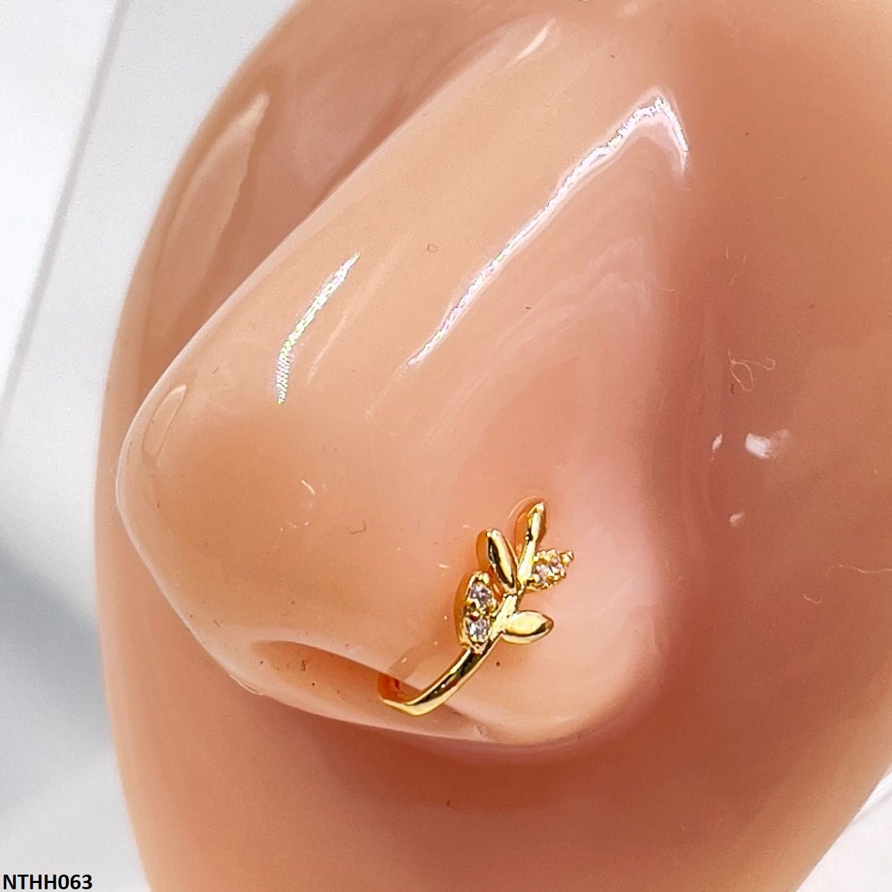 NTHH063 XYL Leaf  Nose Pin - NTHH