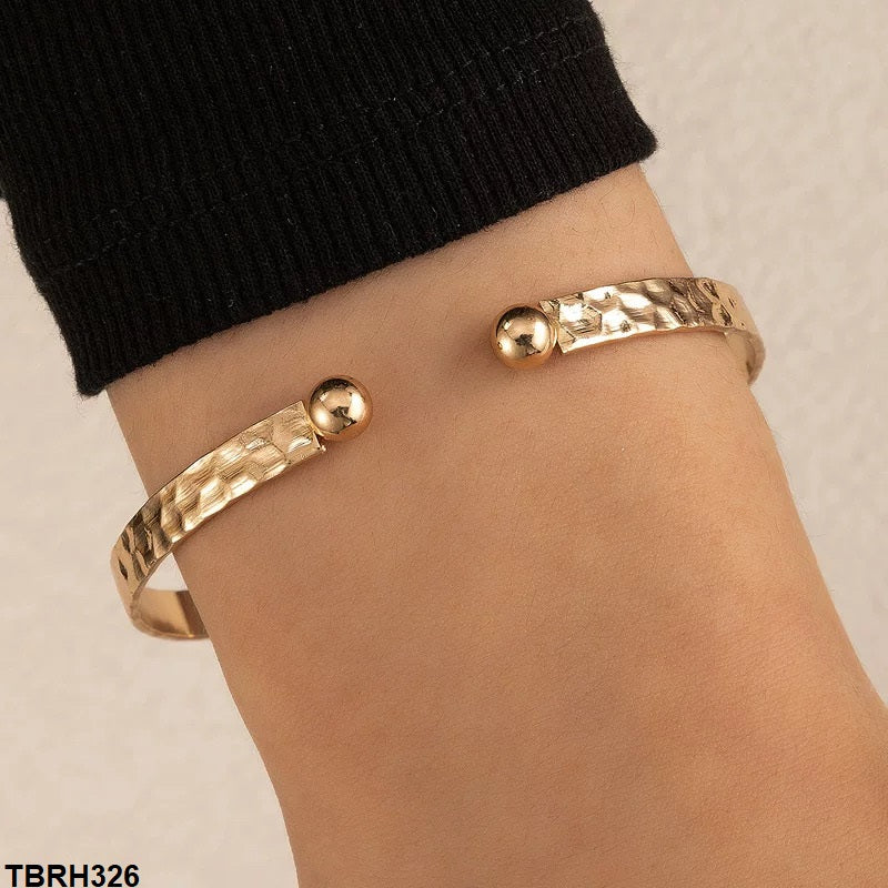 TBRH326 YYE Engraved Design Bracelet - CBRH