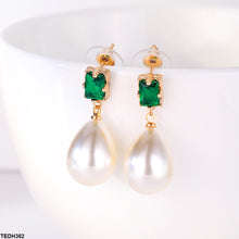 TEDH382 YLE Pear Pearl Drop Ear Pair - TEDH
