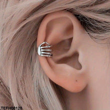 TEFH00128 QWN Skeleton Hand Ear Cuff Single - TEFH