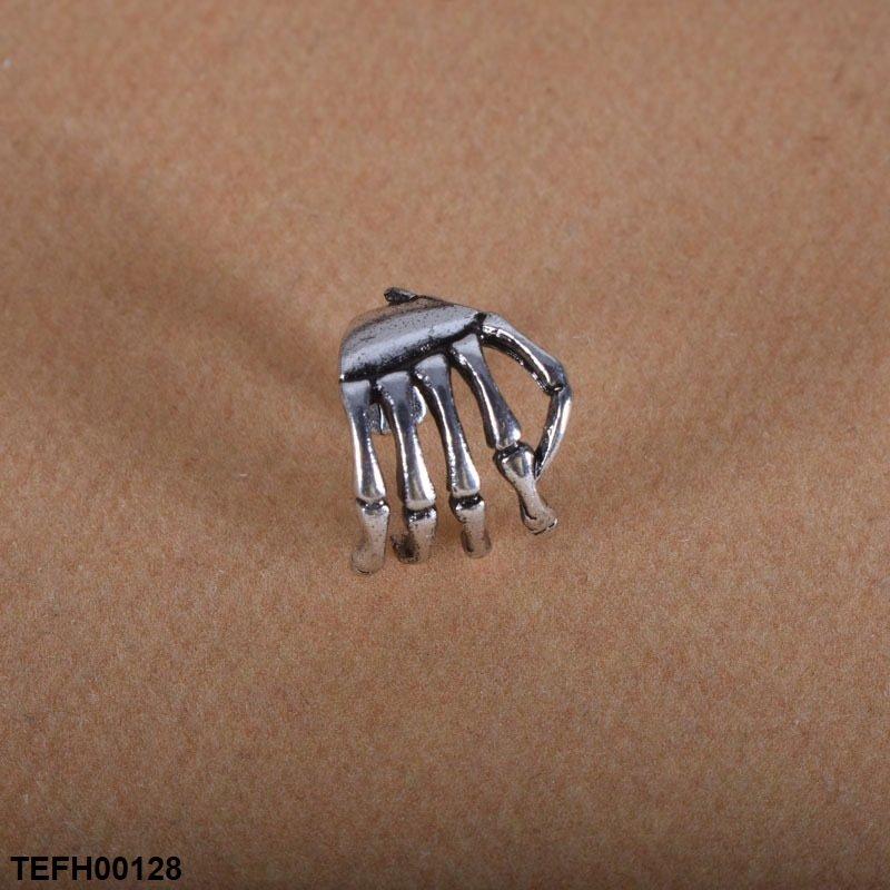 TEFH00128 QWN Skeleton Hand Ear Cuff Single - TEFH