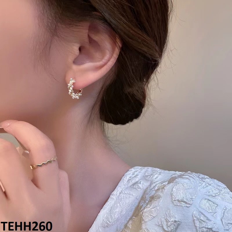 TEHH260 YHC Curved Pearl Ear Hoops Pair - CEHH