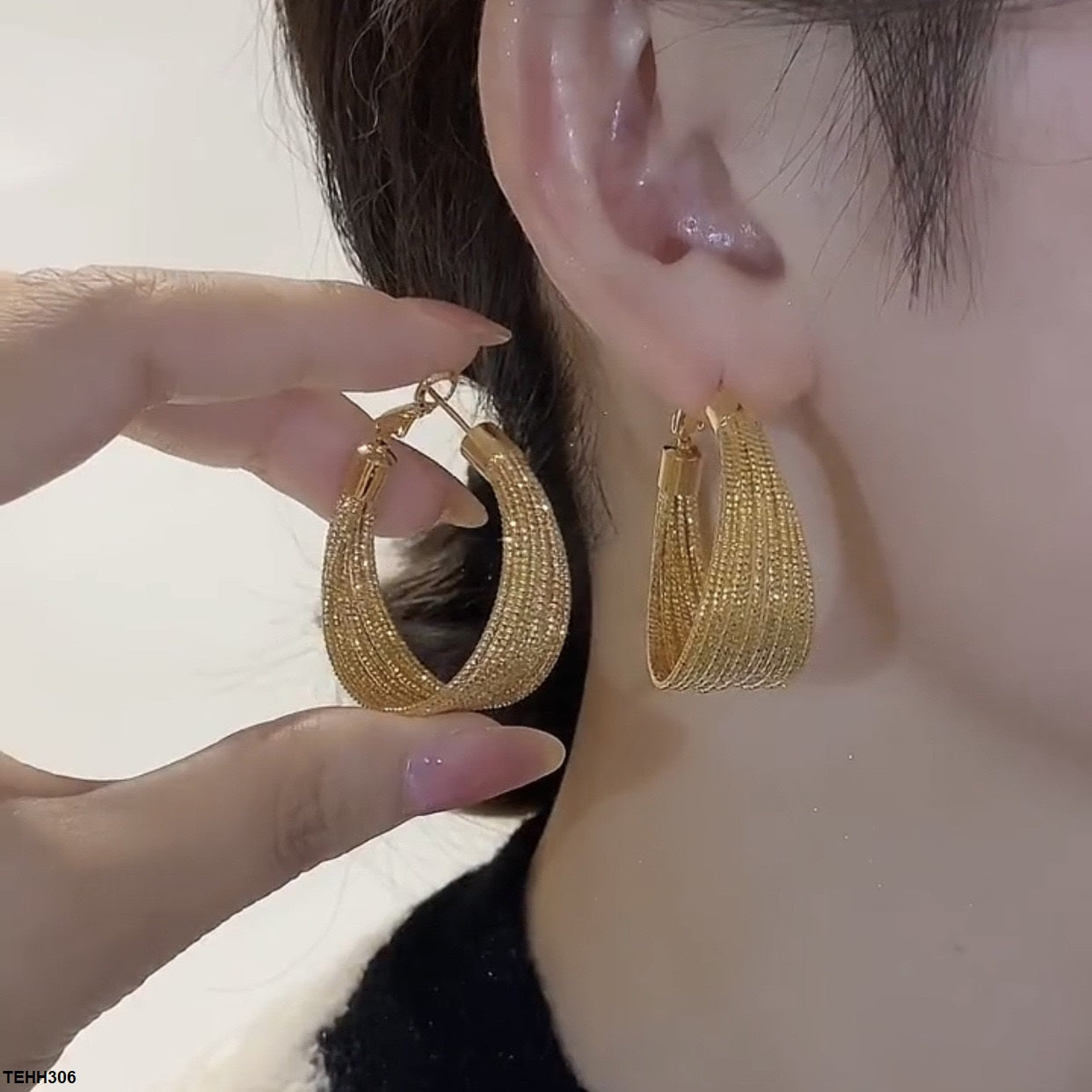 TEHH306 YQG Wire Layered Hoops Pair - CEHH