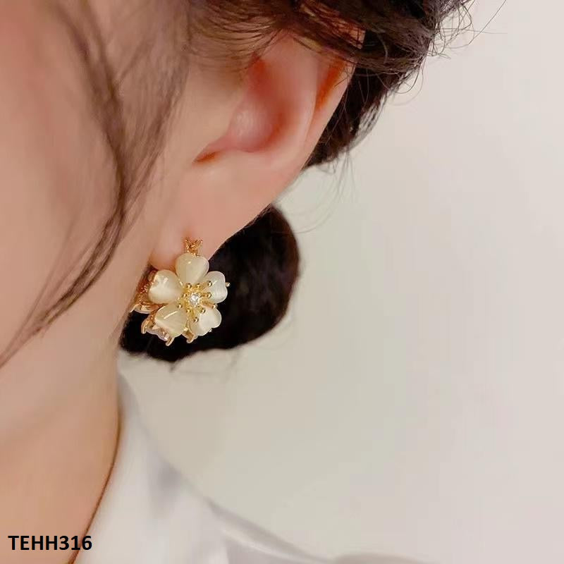 TEHH316 SIQ Flower Pearl Hoops Pair - CEHH