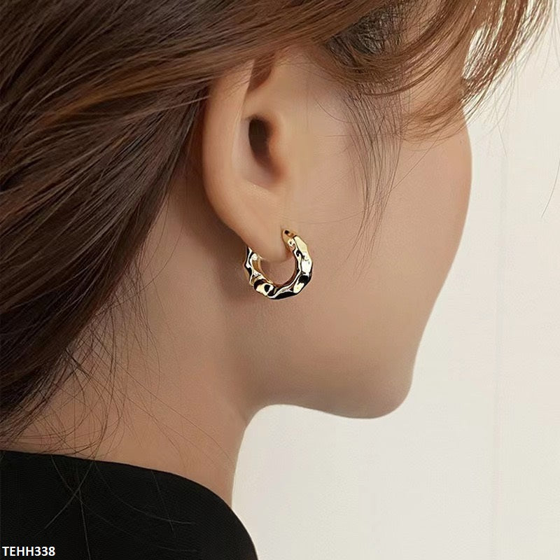 TEHH338 YHC C-Check Ear Hoops Pair -CEHH