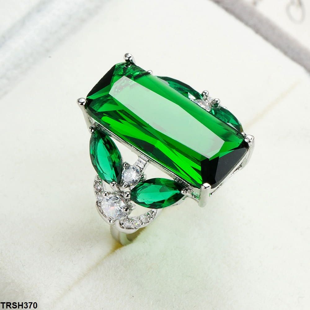 TRSH370 YLE Baguette Leaf Ring - TRSH