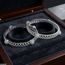 LBH00030 ANI Round Stone Bangles Set- LBH