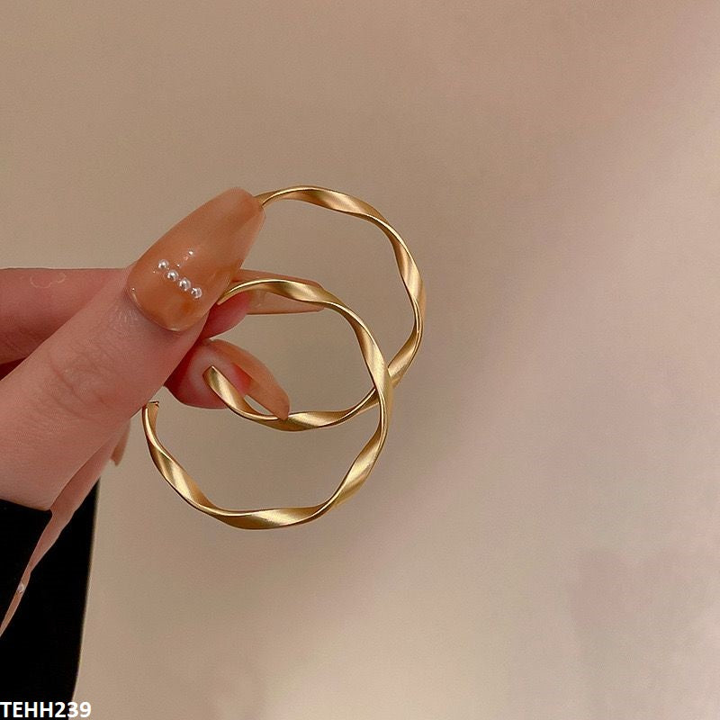 TEHH239 XST Twisted Circular Ear Hoops Pair - CEHH