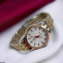WHL00256 IWA Gold-Tone Crystel Wartch - WHL
