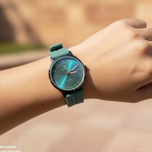 WHL00445 BWS Round  Bezel Magnetic Rubber Strap Women's Watch - WHL